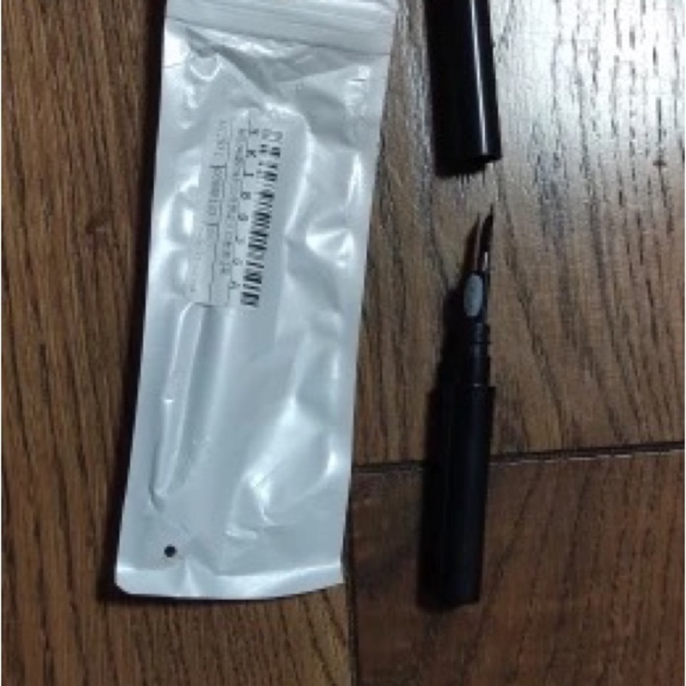 Earbud Cleaner - Picture 3 of 8